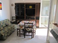 SOGGIORNO » Affittasi bel bilocale completamente ristrutturato con splendida vista mare (Rif. 36)